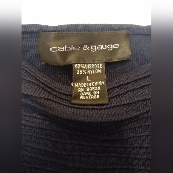 Cable and Gauge L Navy Tank top like new - Picture 3 of 3